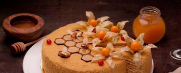 Торт Медовик со сметанным кремом: классический рецепт